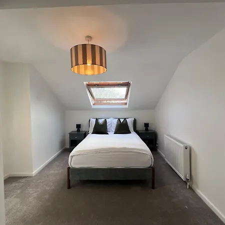 The Bluebird Iii 3* Λιντς