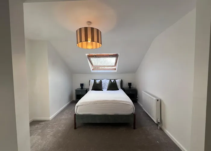 The Bluebird Iii 3* Leeds (West Yorkshire)