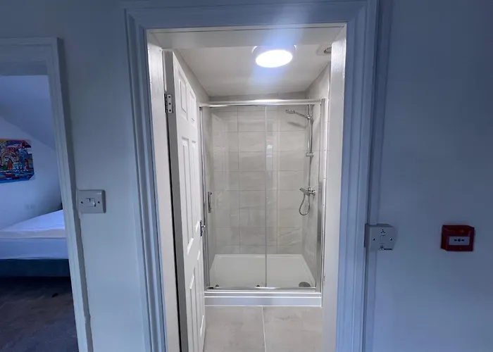 The Bluebird Iii 3* Leeds (West Yorkshire)