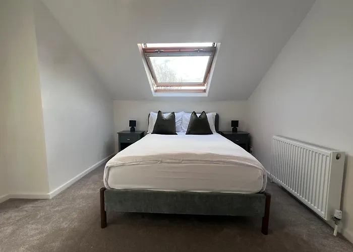 The Bluebird Iii 3* Leeds (West Yorkshire)