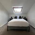 The Bluebird Iii 3* Leeds (West Yorkshire)