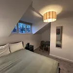 The Bluebird Iii 3* Leeds (West Yorkshire)