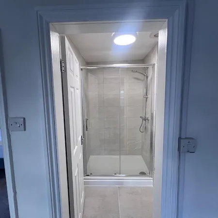 The Bluebird Iii 3* Leeds (West Yorkshire)