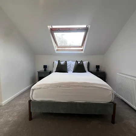 The Bluebird Iii 3* Leeds (West Yorkshire)